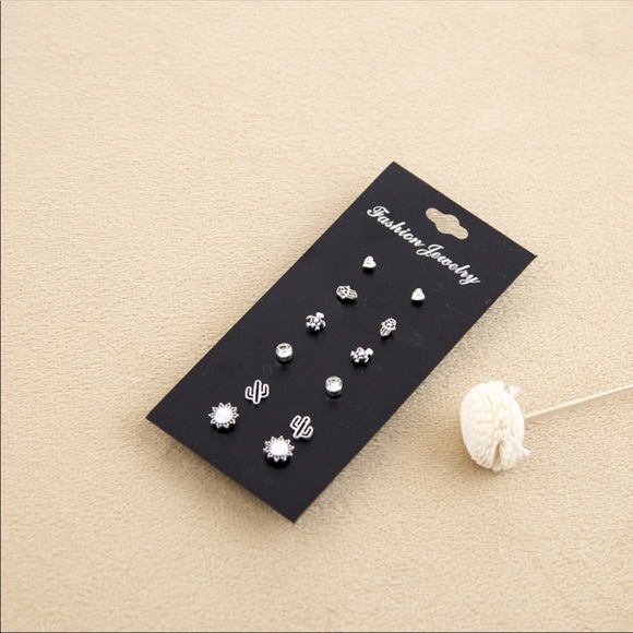 ASSORTED FASHION STUD EARRINGS - Picture 4 of 4